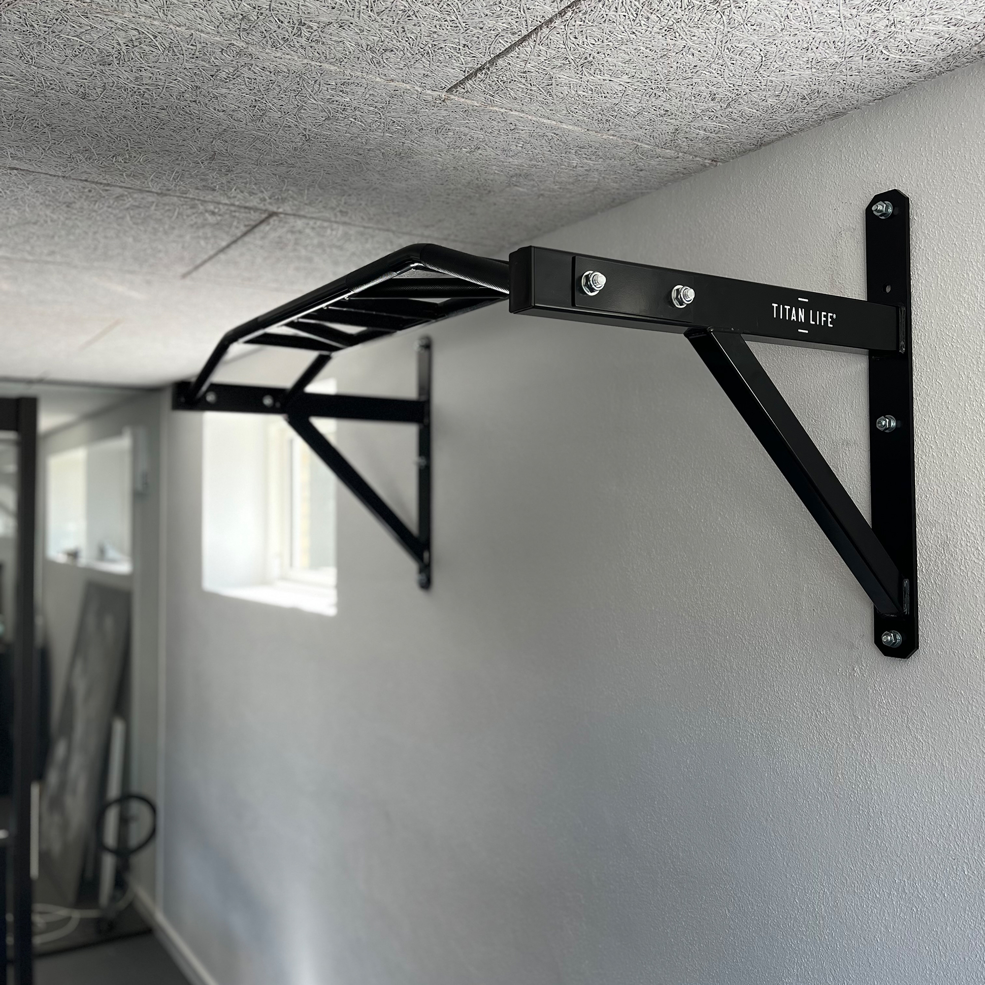 TITAN LIFE PRO Multigrip Chin Up Bar